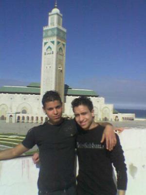 c'est mon ami amine et hmed poki vraiment  drafat bjouje