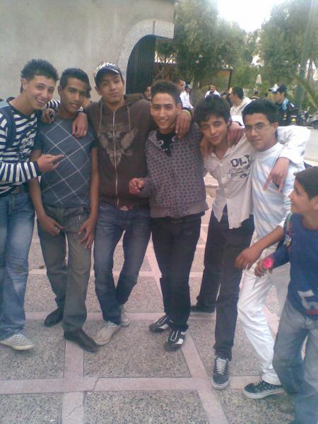 moi  et mon couz  avec  les  amis ou  dri zik