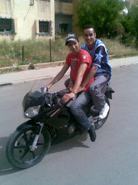 moi  et charif  3chiri khsim  peace khouya  ou dima f adarissa???