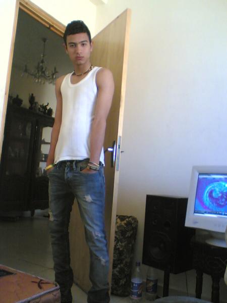 faya9 mbawa9 mazal chad fiya chrab  lila m9ahwda ou bajahde