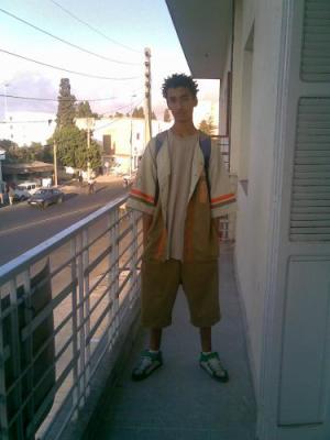 mon  ami  achraf  de  asfi  tro style  vive  les  crazyboys  +-et  bboy 3afarit les  2 group