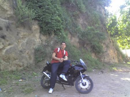 c'est fr�ro reda 3chiri bajahde dawazna ou ahna mazal tandawzo peace khouya  belle pic b mon honda  mdr