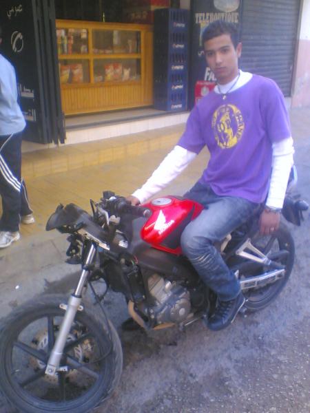 c'est moi  avec le honda 125 cbr de  mon pot mido  pas mal mes  machi bhal adyali  wa3333333333333hhhhhhhhhhhhhhhhhhhhh