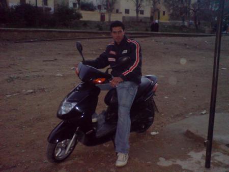 c'est moi ami sousou avec  son x wa33 nayda  asat ta moto  lol