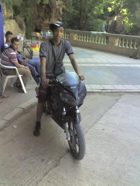 c'est  moi  au cascad f safro 9bal mantal3o ifrane c'est waww  la tof