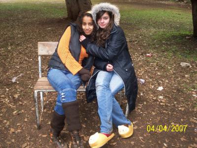 c'est  lina  et �a couzin  une  meuf  tr�  tr�  gentill  bisou