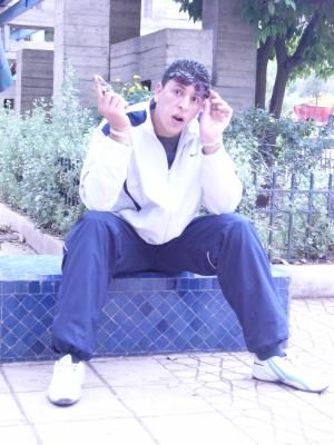 c'est mon  pote reda dima nayda avec ce mec