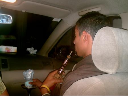 toujour chicha wakha f voiture