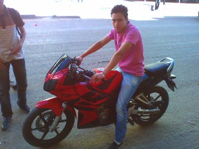 c'est  mon  pote  mido toujour hma9e dawazna asate aw9ate  inobliable  peace