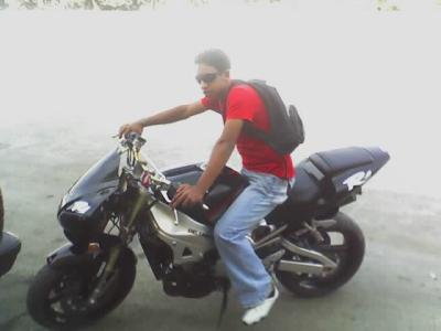 c'est mon  ami   akram  crazy mes li  bghiti  tsabak  m3ah  tjibha  frassak  lol  vs commentaire