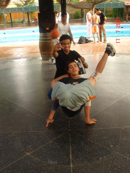 moi et hicham t3jina  m9wda :p        cooooool