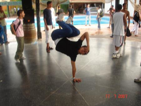 c moi o trois sources       break dance  comm tjs ;)   laiss d comms