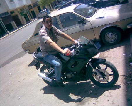 c'est mon pote simo avec mon honda 125