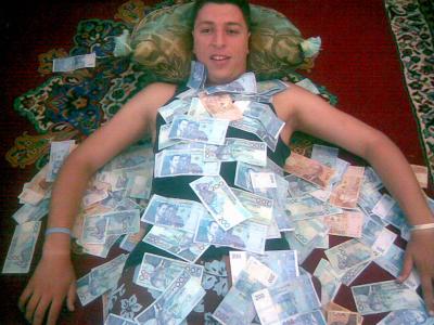 hhh  c'est  reda  hadi  l3a9a  bach  khda  �a  voiture  yamkan  rah  khwan chi banka  ????peace