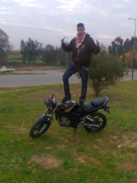moi et ma belle  moto  litathazli rajli   mdr   vraiment lah y3amarha sal3a had  l  honda cbr