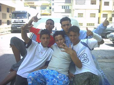 c'est  mon ami  amine  ou 3achrano wlade  hay  farahe